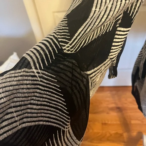 Alfani Monochrome Abstract Blouse - Picture 5 of 8